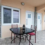 Διαμέρισμα Beachfront Retreat #propertly *